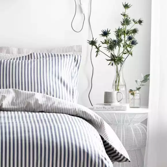 The Linen Yard Hebden Reversible 100% Cotton Navy Duvet Cover And Pillowcase Set - Image 3