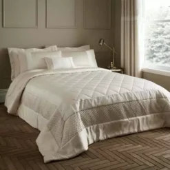 Dunelm Bardot Cream Quilted Bedspread