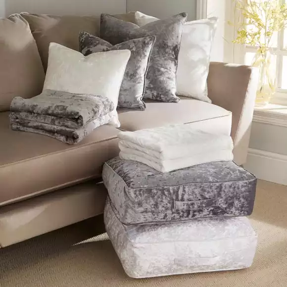 Dunelm White Crushed Velour Throw - Image 4