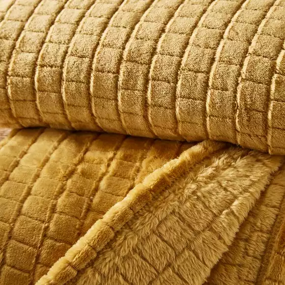 Dunelm Embossed 130cm X 180cm Throw - Image 3